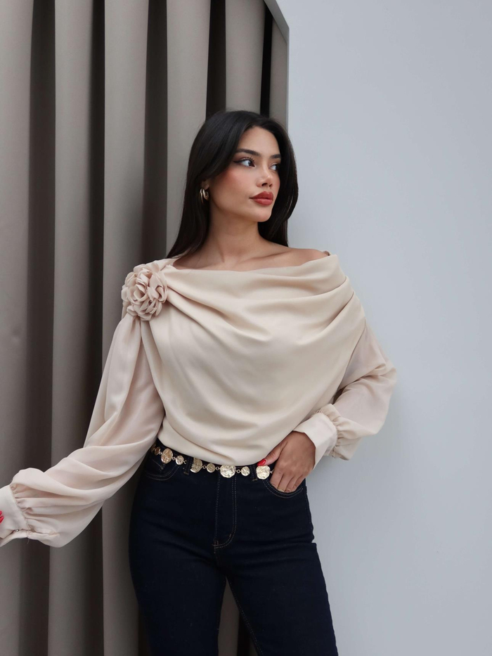 Tek Omuz Gül Detaylı Şifon Bluz