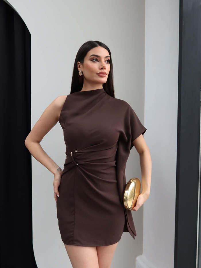 Toka Detay Tek Kol Dökümlü Mini Elbise