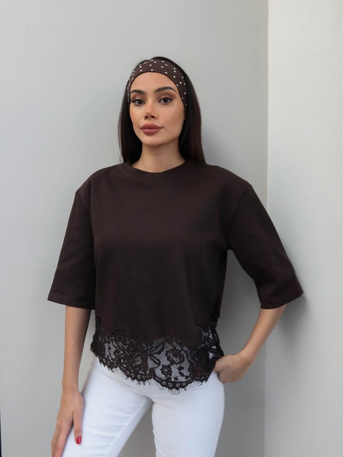 Vatkalı Etek Ucu Dantel Tshirt