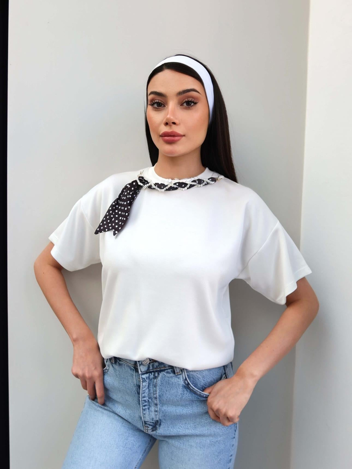 Yaka İnci Fularlı Modal Tshirt
