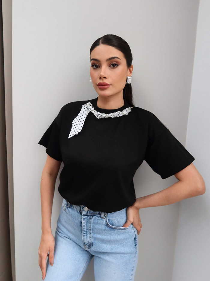 Yaka İnci Fularlı Modal Tshirt