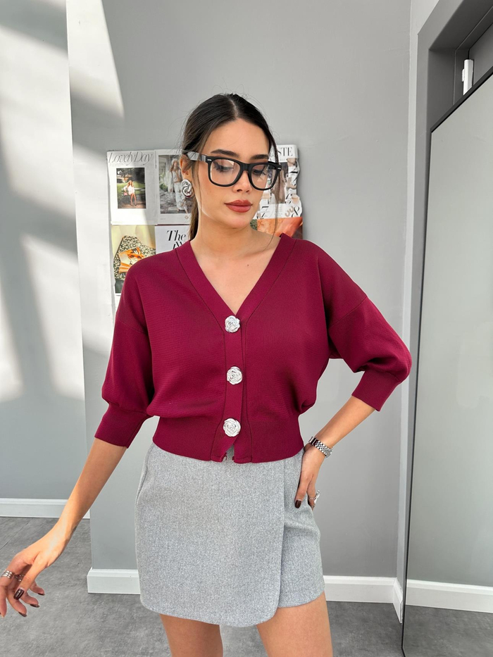 Yarım Kol Gül Düğmeli Triko Hırka