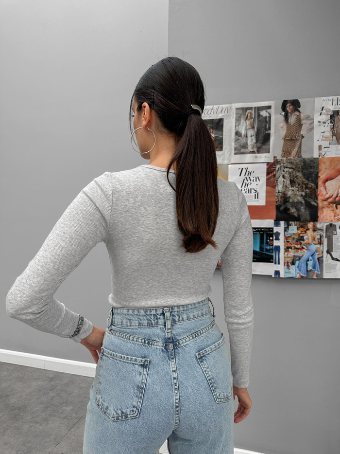Açık Gri İnce Düğmeli Body