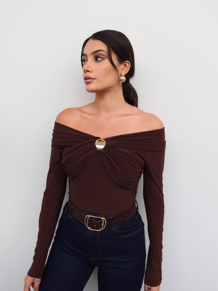 Açık Omuz Aksesuarlı Drapeli Bluz E.H Collection