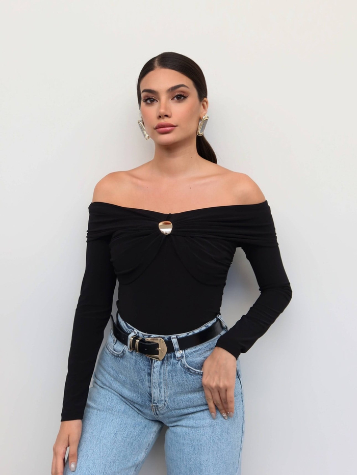 Açık Omuz Aksesuarlı Drapeli Bluz E.H Collection