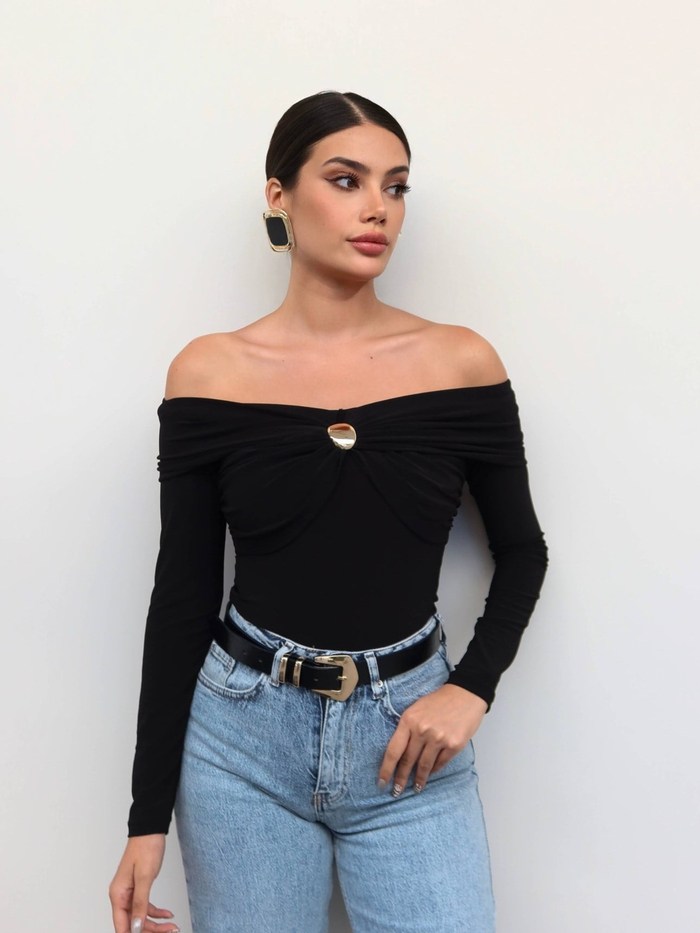 Açık Omuz Aksesuarlı Drapeli Bluz E.H Collection