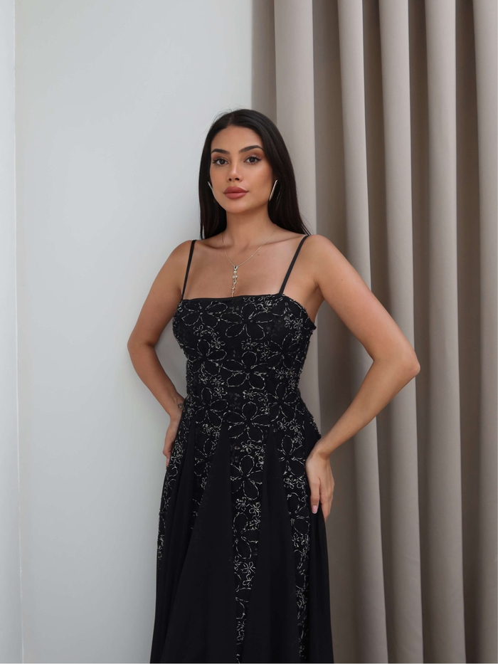 Askılı Çiçek İşlemeli Tül Detay Elbise