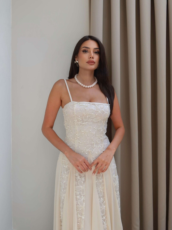 Askılı Çiçek İşlemeli Tül Detay Elbise