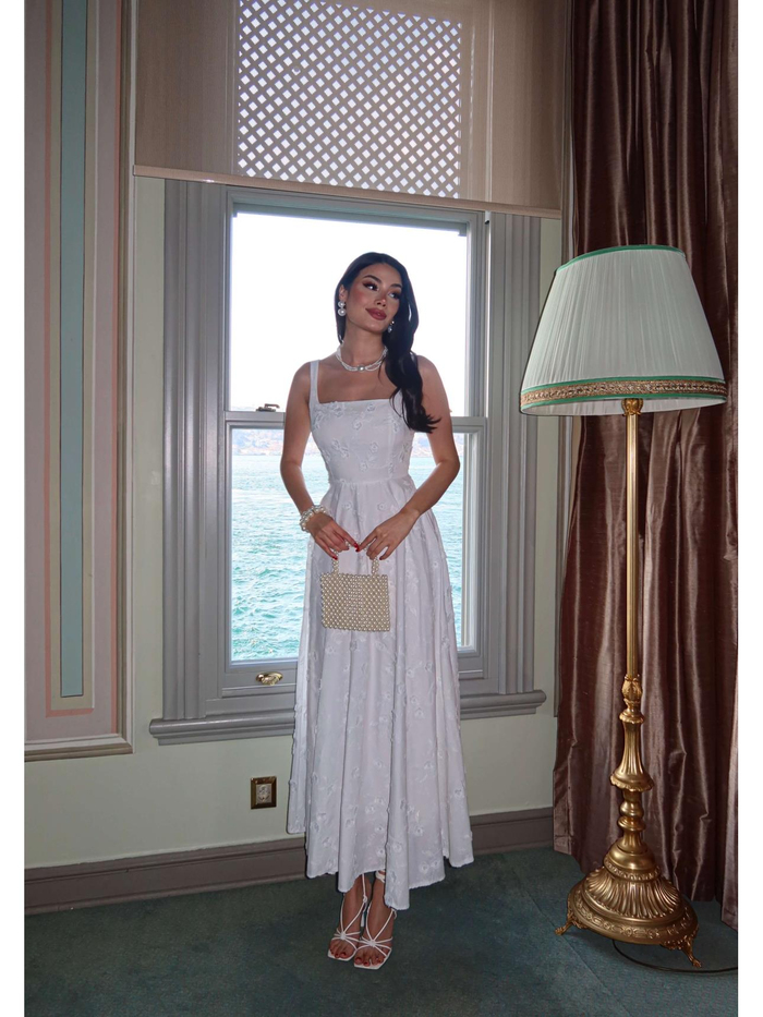 Askılı Çiçek Nakışlı Elbise