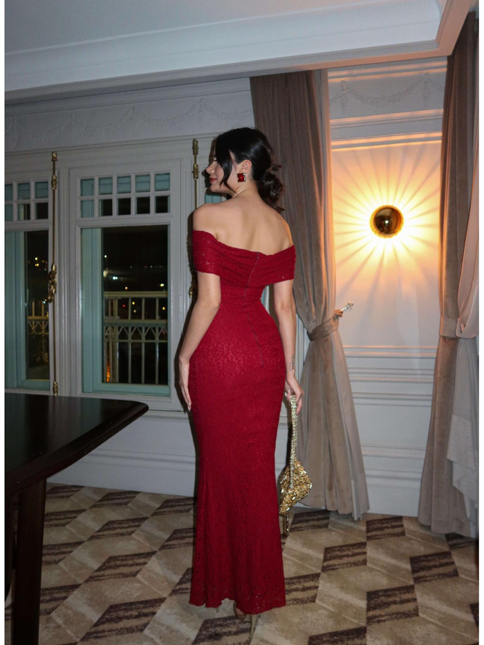 Astarlı Madonna Yaka Dantel Maxi Boy Elbise