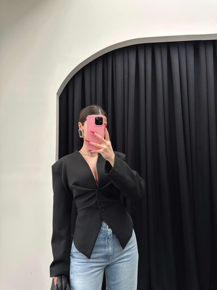 Bel Bağlama Detaylı Blazer Ceket