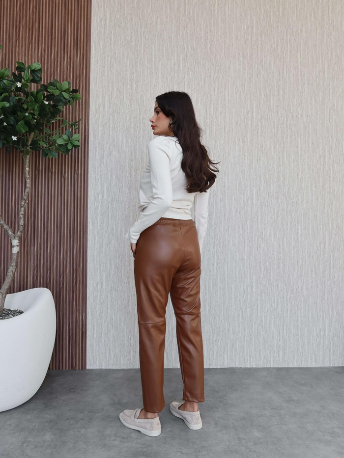 Bel Lastik Dikiş Detaylı Deri Pantolon