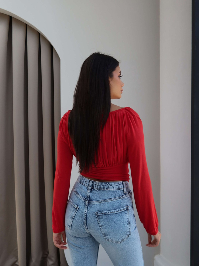 Bel Oturtmalı Büzgülü Crop Bluz