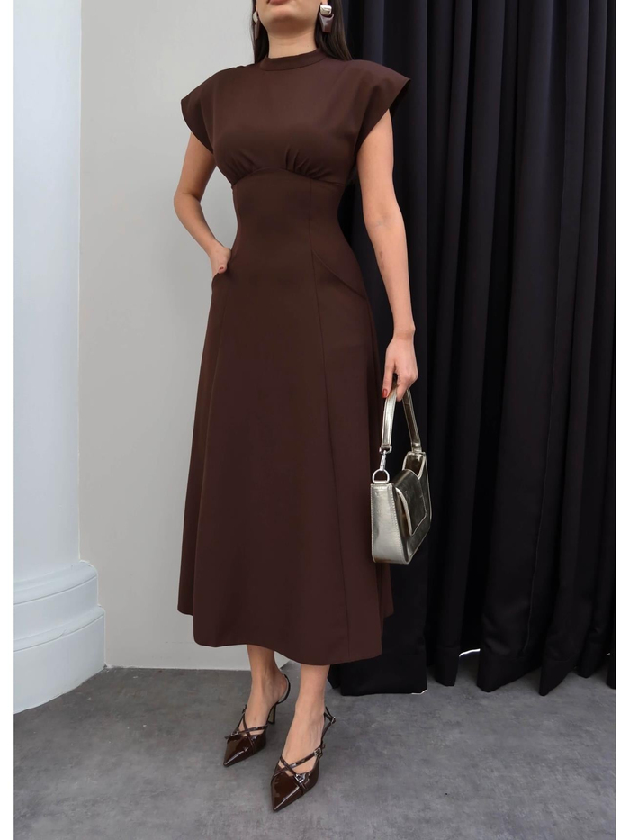 Bel Oturtmalı Vatkalı Elbise