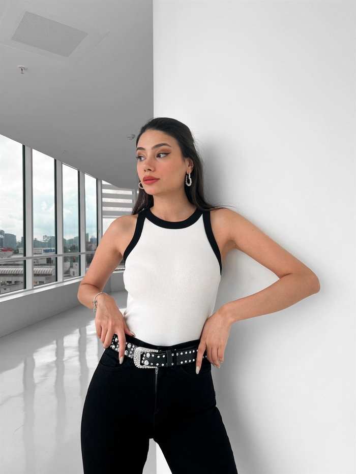 Beyaz Bisiklet Yaka Şeritli Atlet