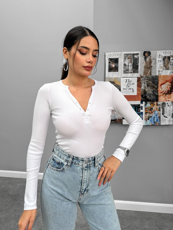 Beyaz İnce Düğmeli Body