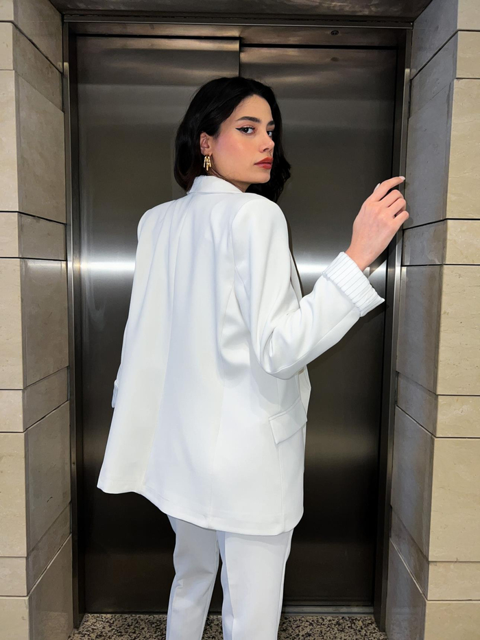 Beyaz Kolu Katlamalı Blazer Ceket
