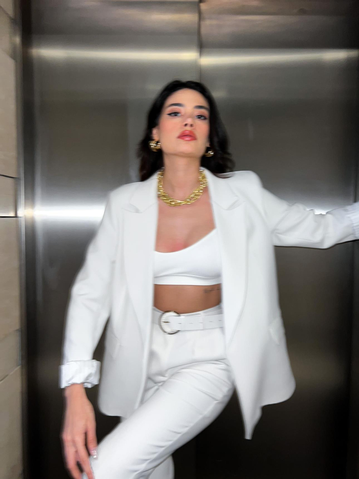 Beyaz Kolu Katlamalı Blazer Ceket