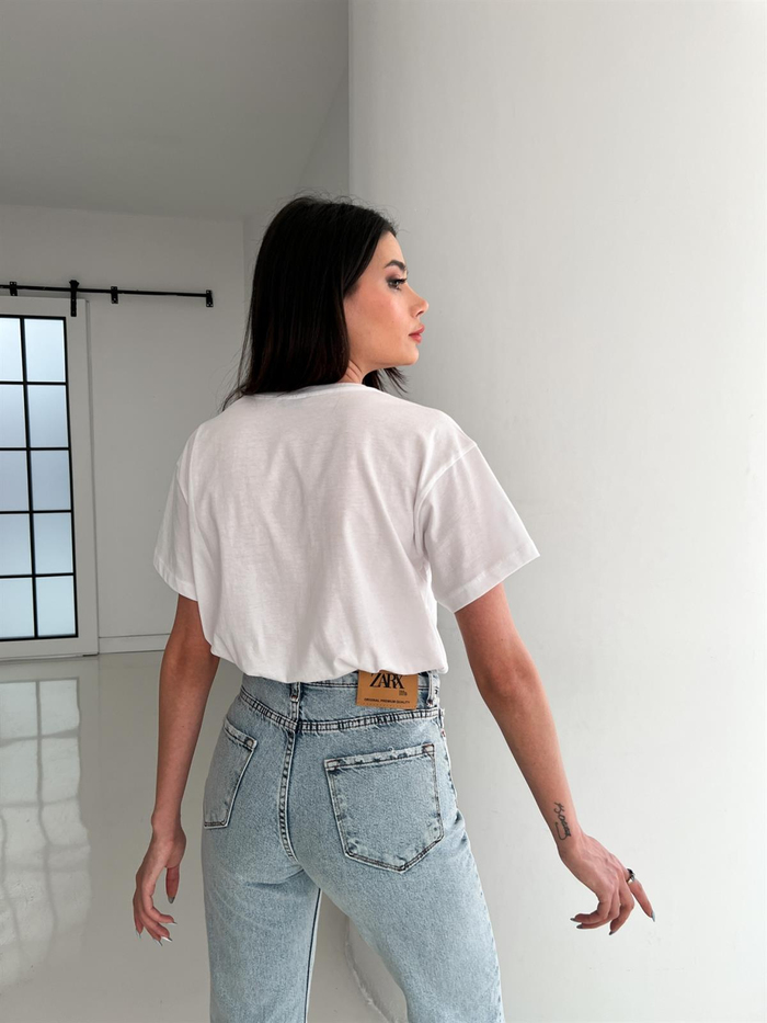 Beyaz Minik Kalp Detaylı Tshirt