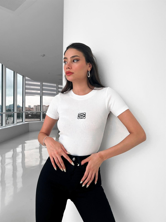 Beyaz Nakış Detay Body