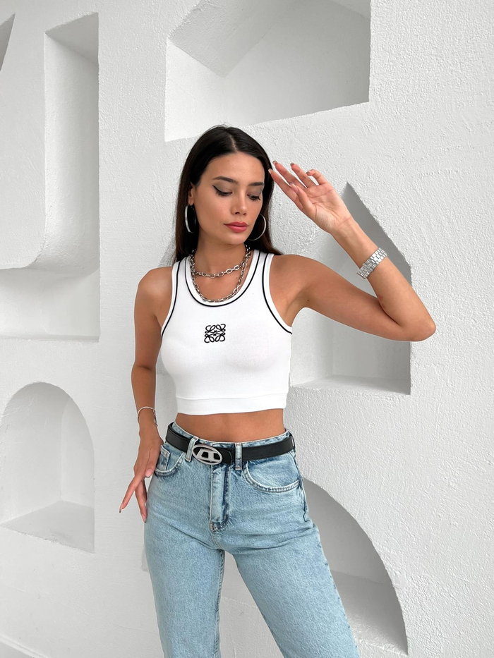 Beyaz Nakışlı Crop
