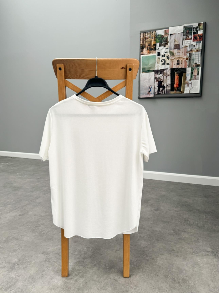 Beyaz Oval Kesim Tshirt