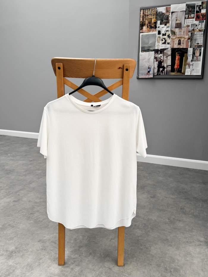Beyaz Oval Kesim Tshirt