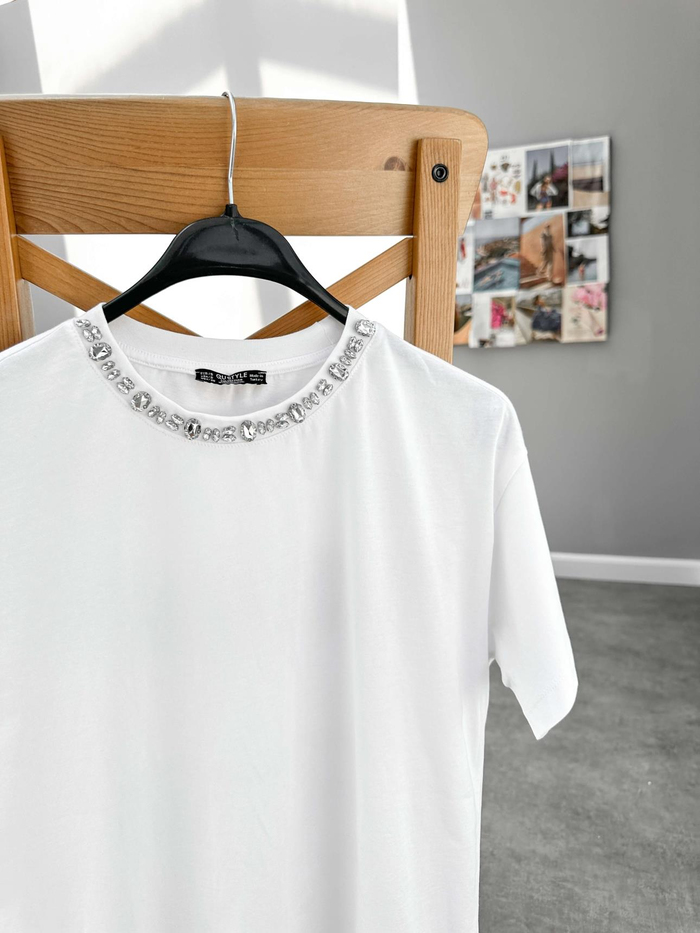 Beyaz Yaka Taş İşlemeli Tshirt