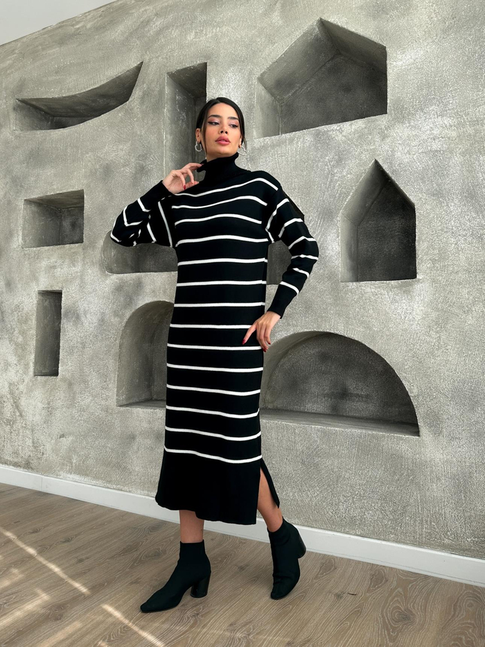 Boğazlı Yırtmaç Detail Triko Elbise