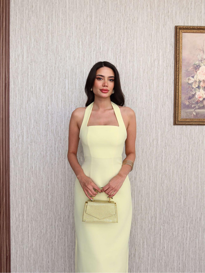 Boyundan Askılı Yırtmaç Elbise