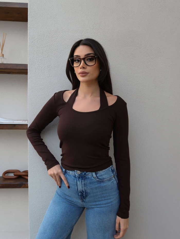 Boyundan Geçme Detaylı Bluz