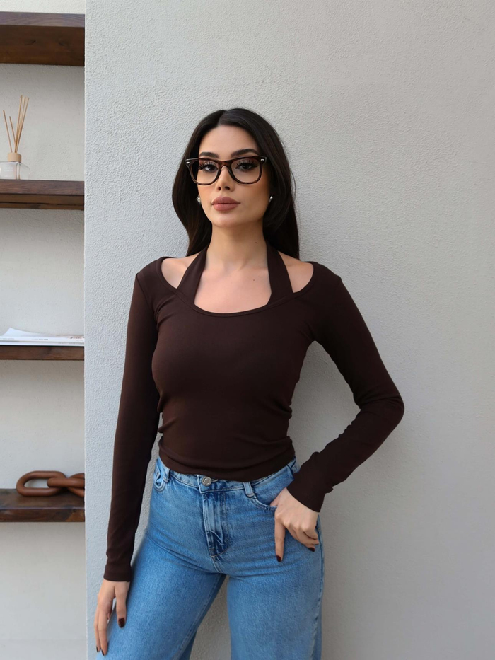 Boyundan Geçme Detaylı Bluz