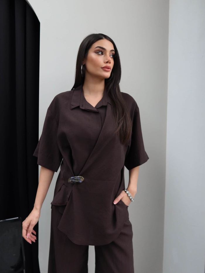 Broşlu Asimetrik Gömlek Pantolon Takım