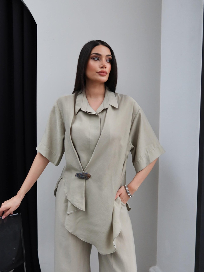 Broşlu Asimetrik Gömlek Pantolon Takım