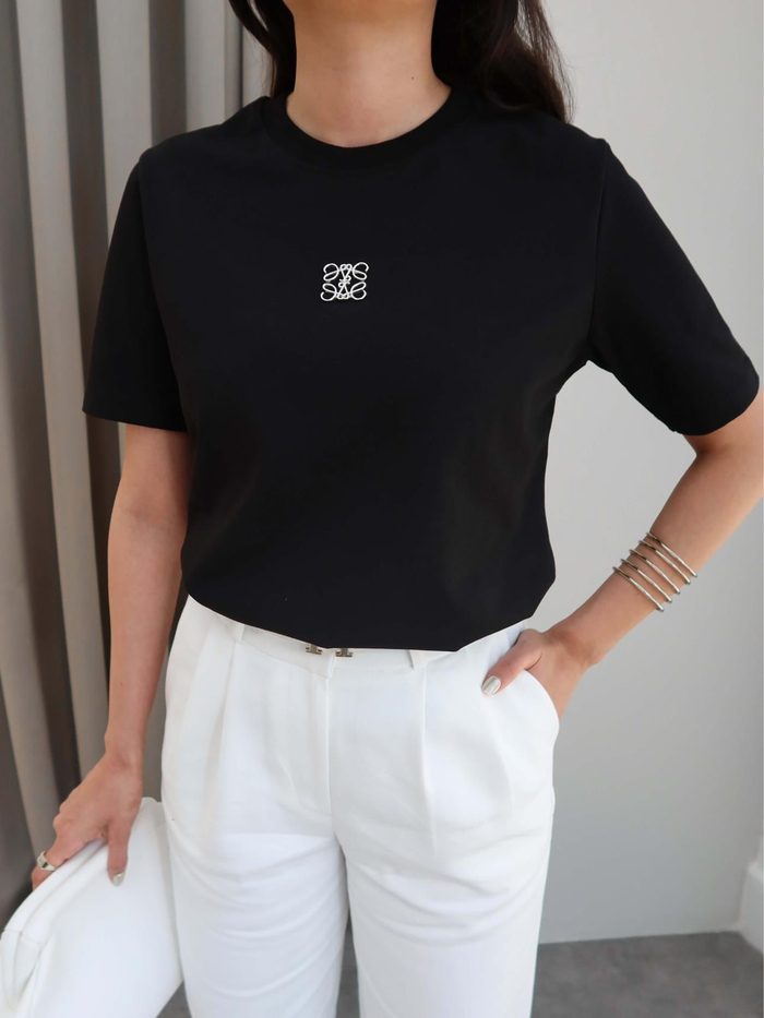 Broşlu Bisiklet Yaka T-Shirt