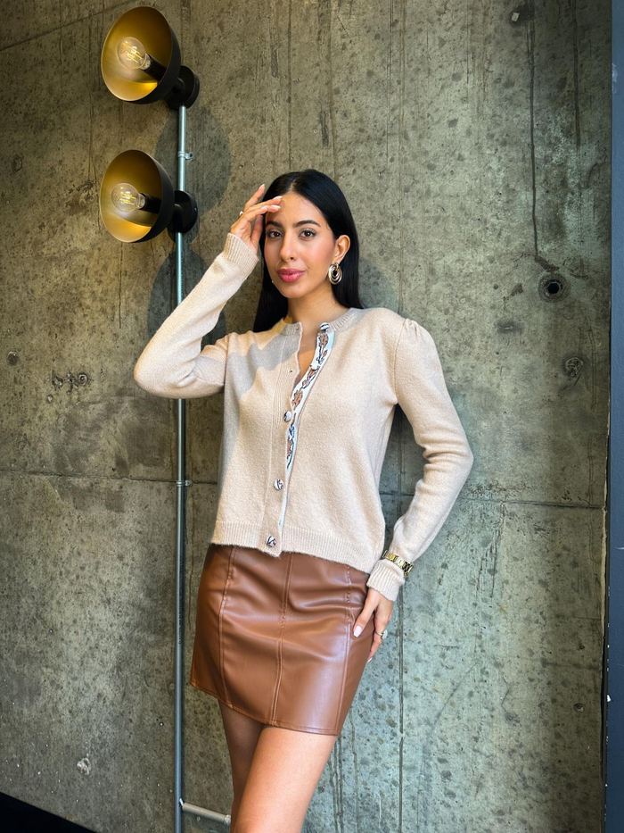 Caramel Nakış Detay Düğmeli Hırka