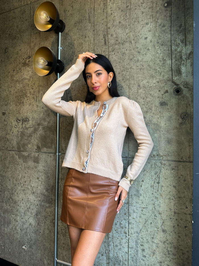 Caramel Nakış Detay Düğmeli Hırka