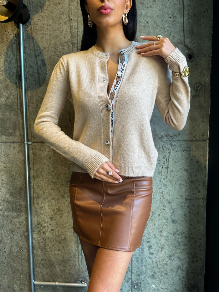 Caramel Nakış Detay Düğmeli Hırka