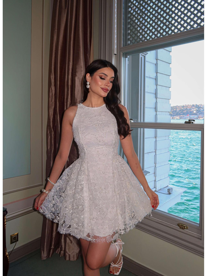 Çiçek İşlemeli Pullu Mini Elbise