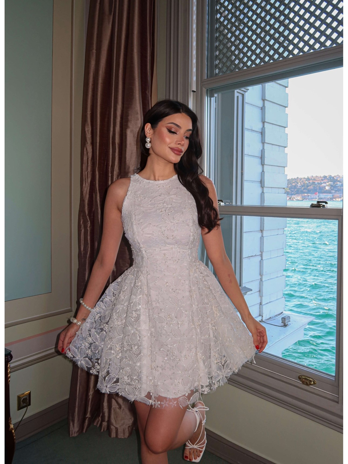 Çiçek İşlemeli Pullu Mini Elbise