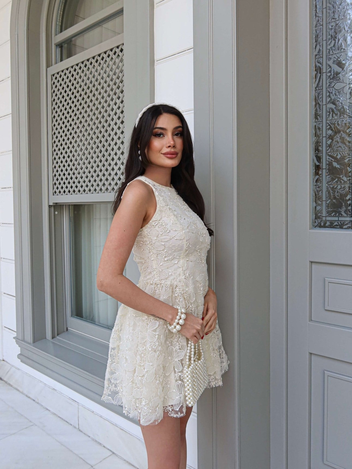 Çiçek İşlemeli Pullu Mini Elbise
