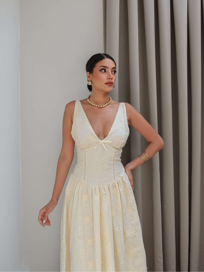 Çiçek Kabartmalı V Yaka Midi Elbise