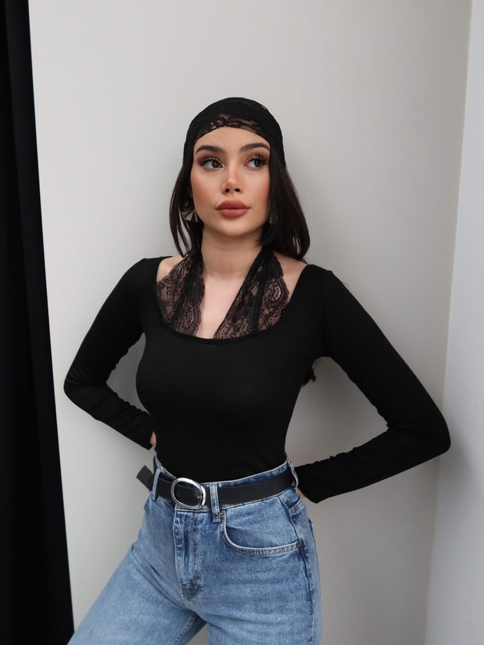 Dantel Boyun Bağlamalı Bluz
