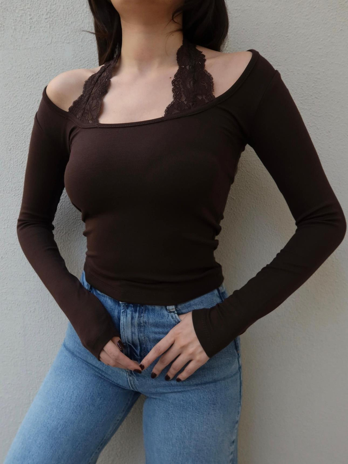 Dantel Boyundan Geçmeli Bluz