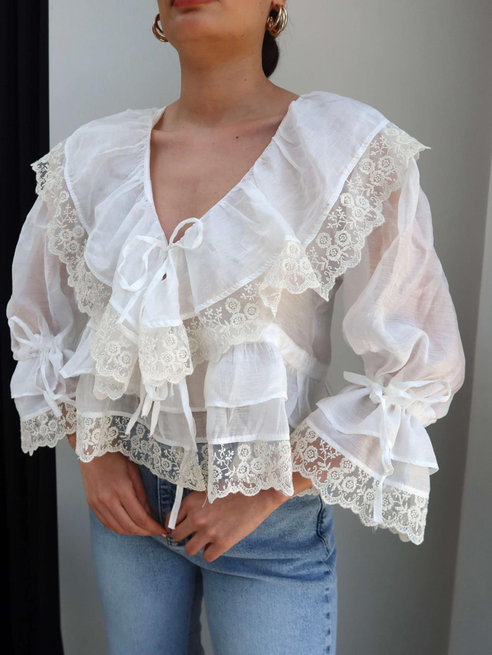 Dantel Volanlı Şifon Bluz