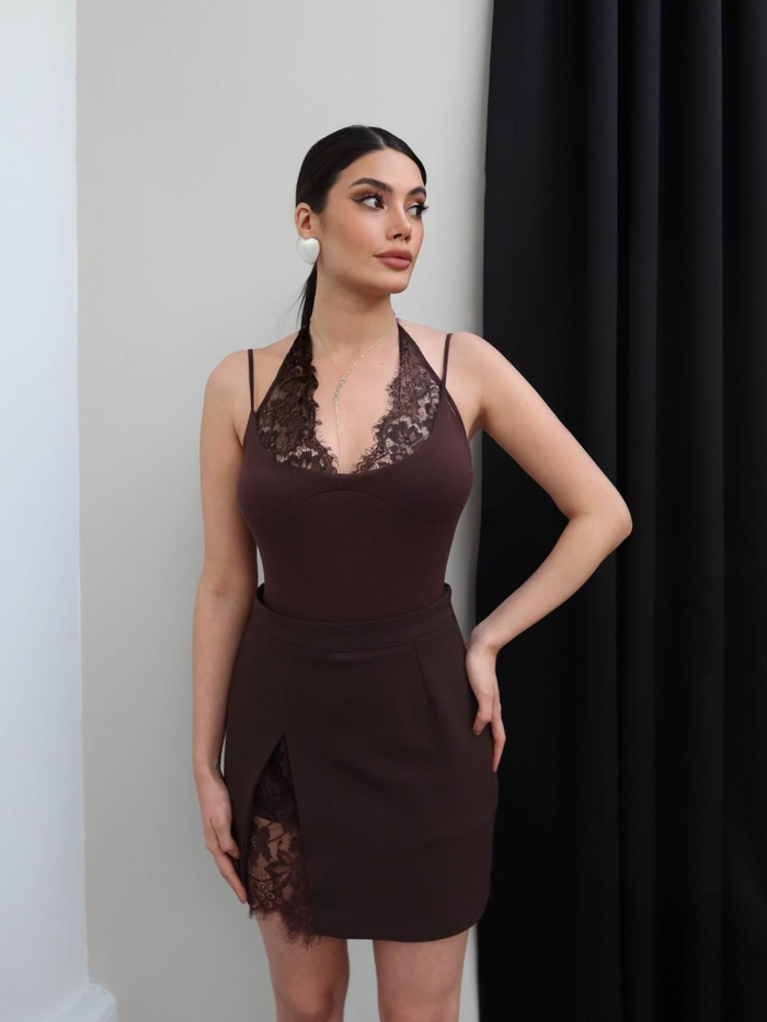 Dantel Yırtmaçlı Mini Şortlu Etek