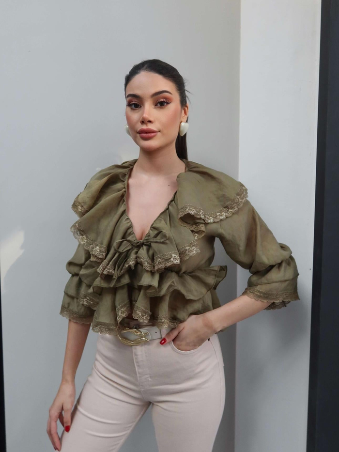 Dantelli Volanlı Bluz