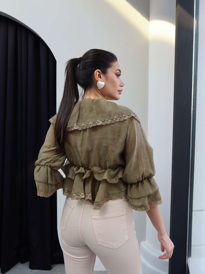 Dantelli Volanlı Bluz