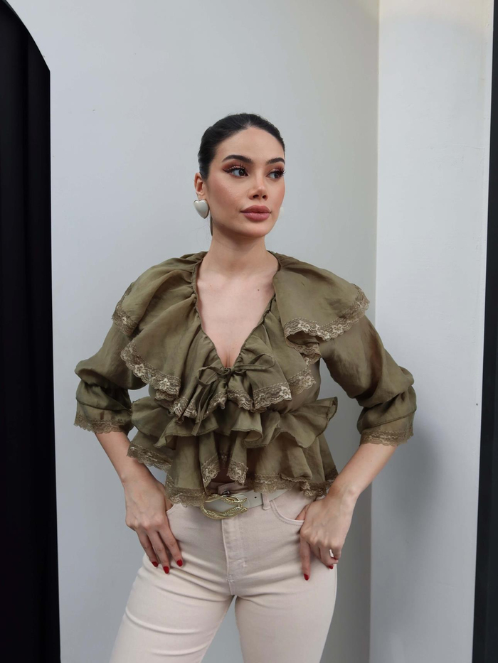 Dantelli Volanlı Bluz