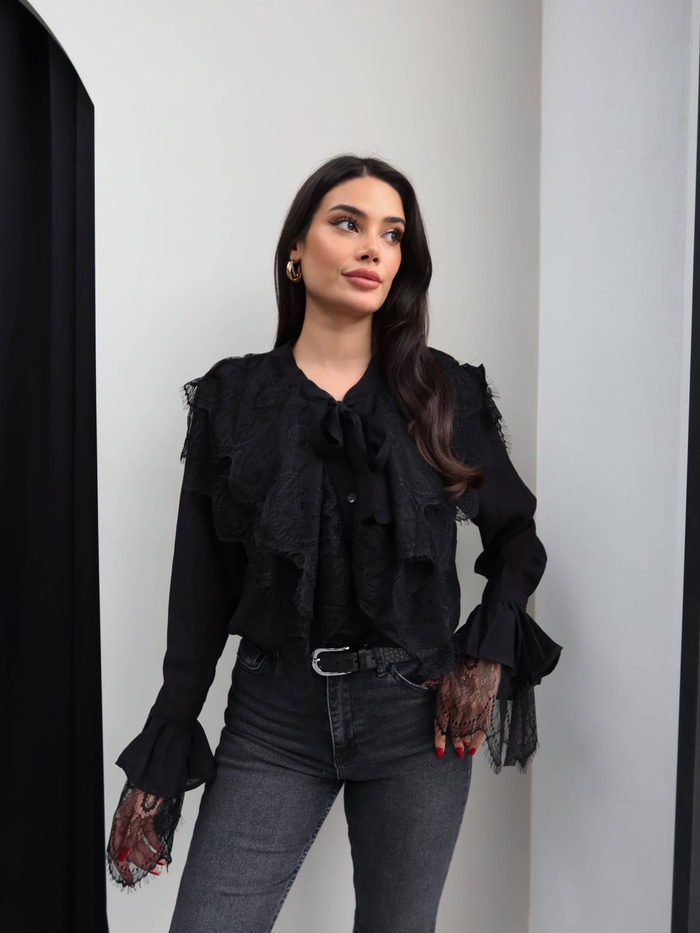 Dantelli Yaka Bağlamalı Gömlek